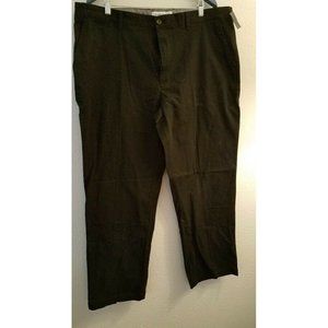 Essentials Men's Relaxed-Fit Casual Stretch Khaki